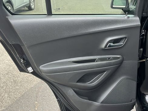 Used 2020 Chevrolet Trax LT image 18