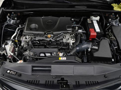 Used 2019 Toyota Camry SE w/ Convenience Package FWD image 29