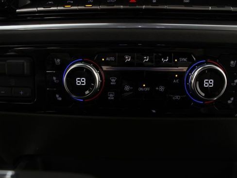 New 2026 GMC Sierra 1500 SLT w/ SLT Premium Plus Package image 7