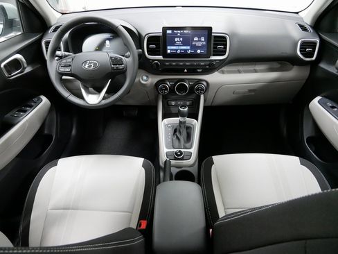 New 2025 Hyundai Venue SEL image 13