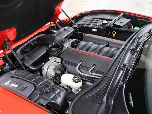 Used 1998 Chevrolet Corvette Coupe w/ Roof Pkg RWD image 16