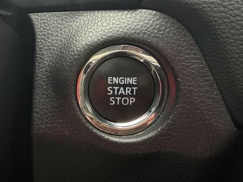 Used 2025 Toyota RAV4 XLE FWD image 20