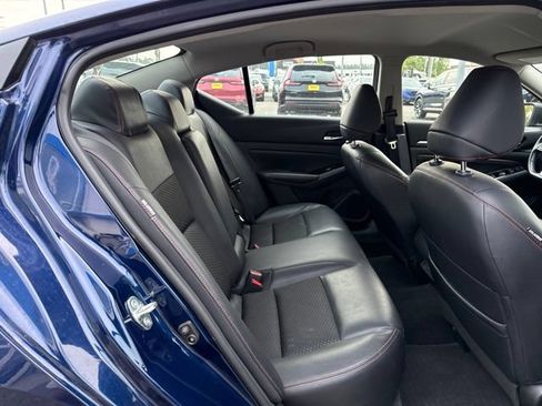 Used 2023 Nissan Altima 2.5 SR FWD image 10