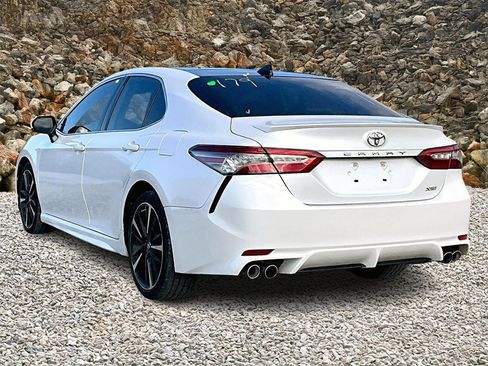 Used 2019 Toyota Camry XSE image 11
