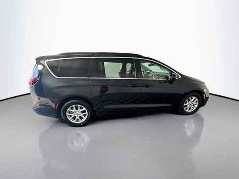 Used 2022 Chrysler Pacifica Touring-L FWD image 8