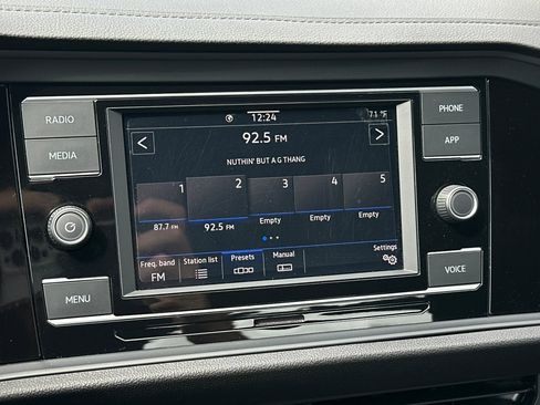 Used 2023 Volkswagen Jetta Sport image 16