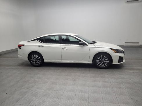 Used 2024 Nissan Altima 2.5 SV image 11