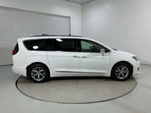 Used 2019 Chrysler Pacifica Limited FWD image 45