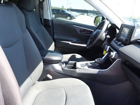 Used 2021 Toyota RAV4 LE AWD/4WD image 15