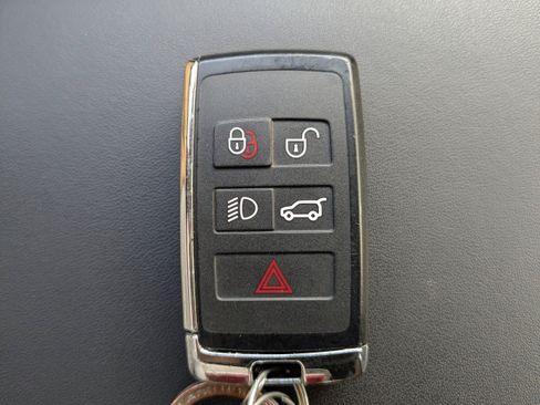 Used 2024 Land Rover Range Rover Sport SE image 32