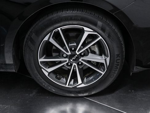 Used 2023 Kia Forte LXS FWD image 9