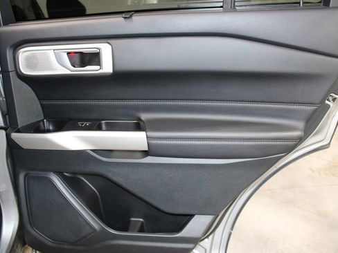Used 2023 Ford Explorer Limited w/ Limited Technology Package RWD image 35