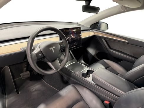 Certified 2023 Tesla Model Y Long Range AWD/4WD image 9