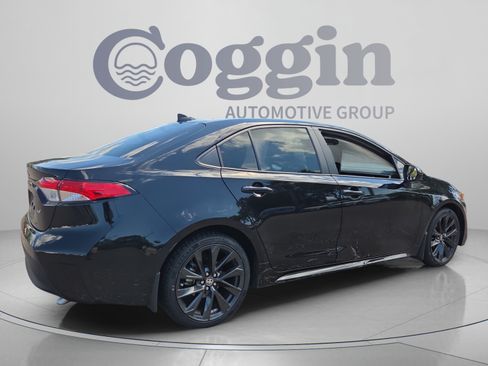 Used 2025 Toyota Corolla LE FWD image 4