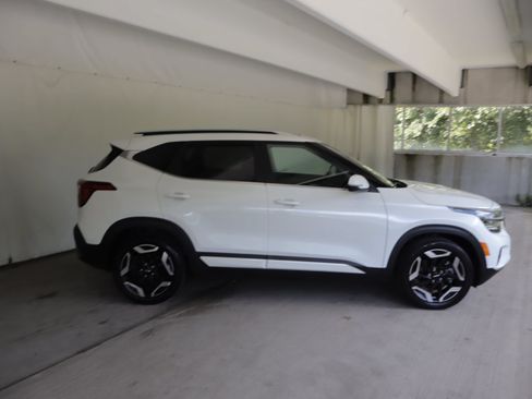 Used 2024 Kia Seltos SX w/ SX Sunroof Package AWD/4WD image 6