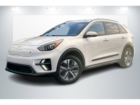Used 2022 Kia Niro EX image 2