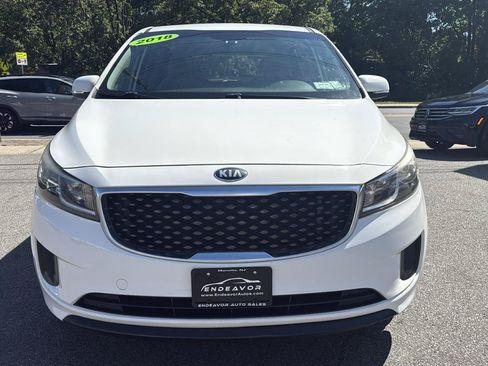 Used 2018 Kia Sedona L FWD image 2
