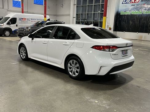 Used 2020 Toyota Corolla LE image 3