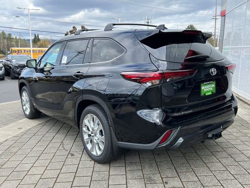 New 2026 Toyota Highlander Limited image 3