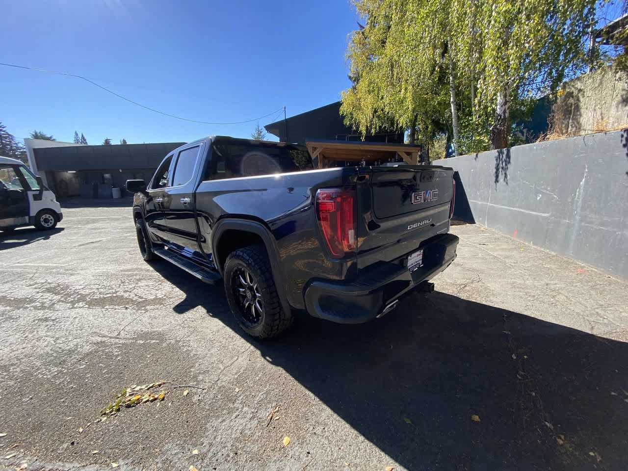 Used 2025 GMC Sierra 1500 Denali w/ Denali Carbonpro Edition AWD/4WD image 4
