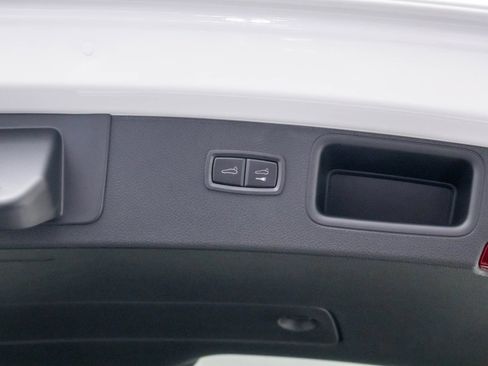 Certified 2026 Porsche Macan AWD/4WD image 32