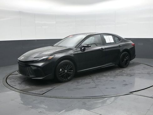 Used 2025 Toyota Camry SE image 7