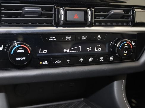 Used 2023 Nissan Pathfinder SL image 29