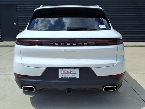 Used 2024 Porsche Cayenne AWD/4WD image 4