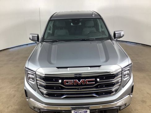 Used 2023 GMC Sierra 1500 SLT w/ SLT Convenience Package AWD/4WD image 4