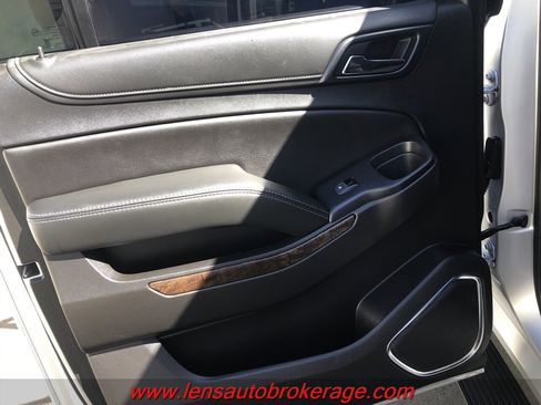 Used 2019 Chevrolet Suburban LT image 16