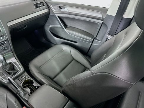 Used 2017 Volkswagen Golf Alltrack S image 25