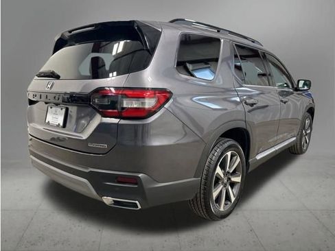 Certified 2023 Honda Pilot Touring image 7