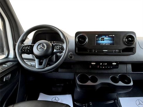 Used 2023 Mercedes-Benz Sprinter 2500 image 21