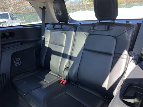 Used 2024 Lincoln Aviator AWD w/ Premium Package image 25