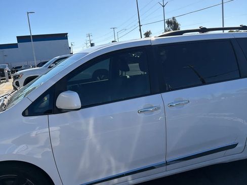Used 2017 Toyota Sienna SE FWD image 8