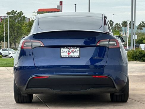 Used 2022 Tesla Model Y Performance image 5