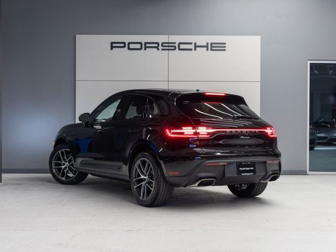Certified 2026 Porsche Macan image 3