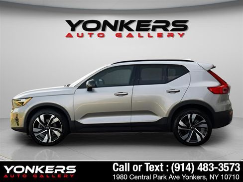 Used 2023 Volvo XC40 B5 Ultimate w/ Protection Package Premier image 3