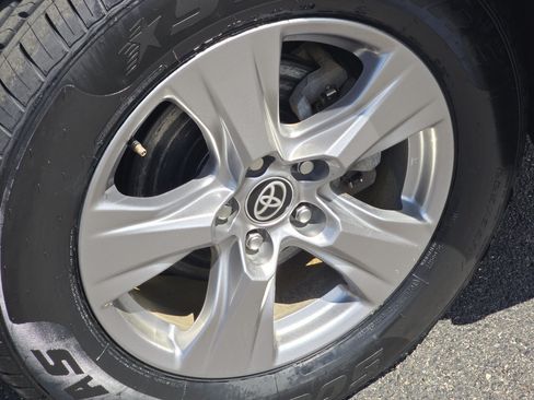Used 2024 Toyota RAV4 XLE FWD image 13