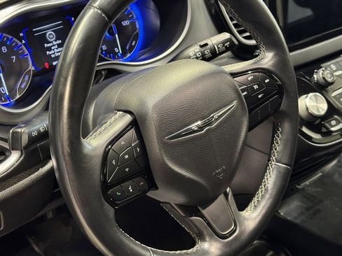 Used 2018 Chrysler Pacifica Touring Plus w/ S Appearance Package image 15