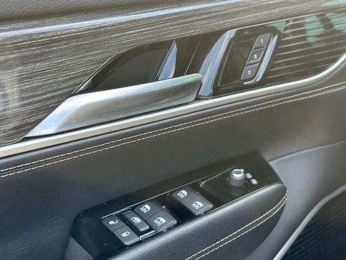 Used 2022 Jeep Wagoneer Series III w/ Premium Group I AWD/4WD image 17