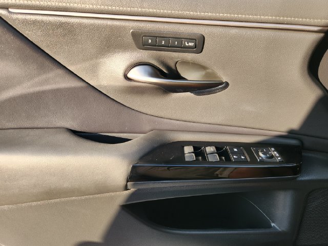 Used 2023 Lexus ES 350 F Sport w/ Accessory Package (Z2) FWD image 23