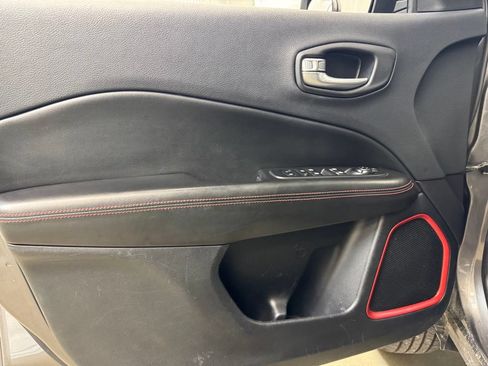 Used 2018 Jeep Compass Trailhawk w/ Cold Weather Group AWD/4WD image 8