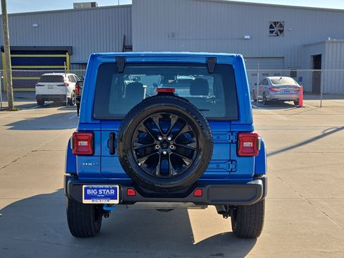 Used 2024 Jeep Wrangler Unlimited Sahara AWD/4WD image 5