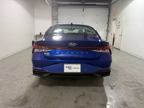 Used 2021 Hyundai Elantra SE image 5