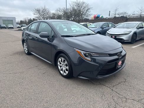 Used 2025 Toyota Corolla LE FWD image 9