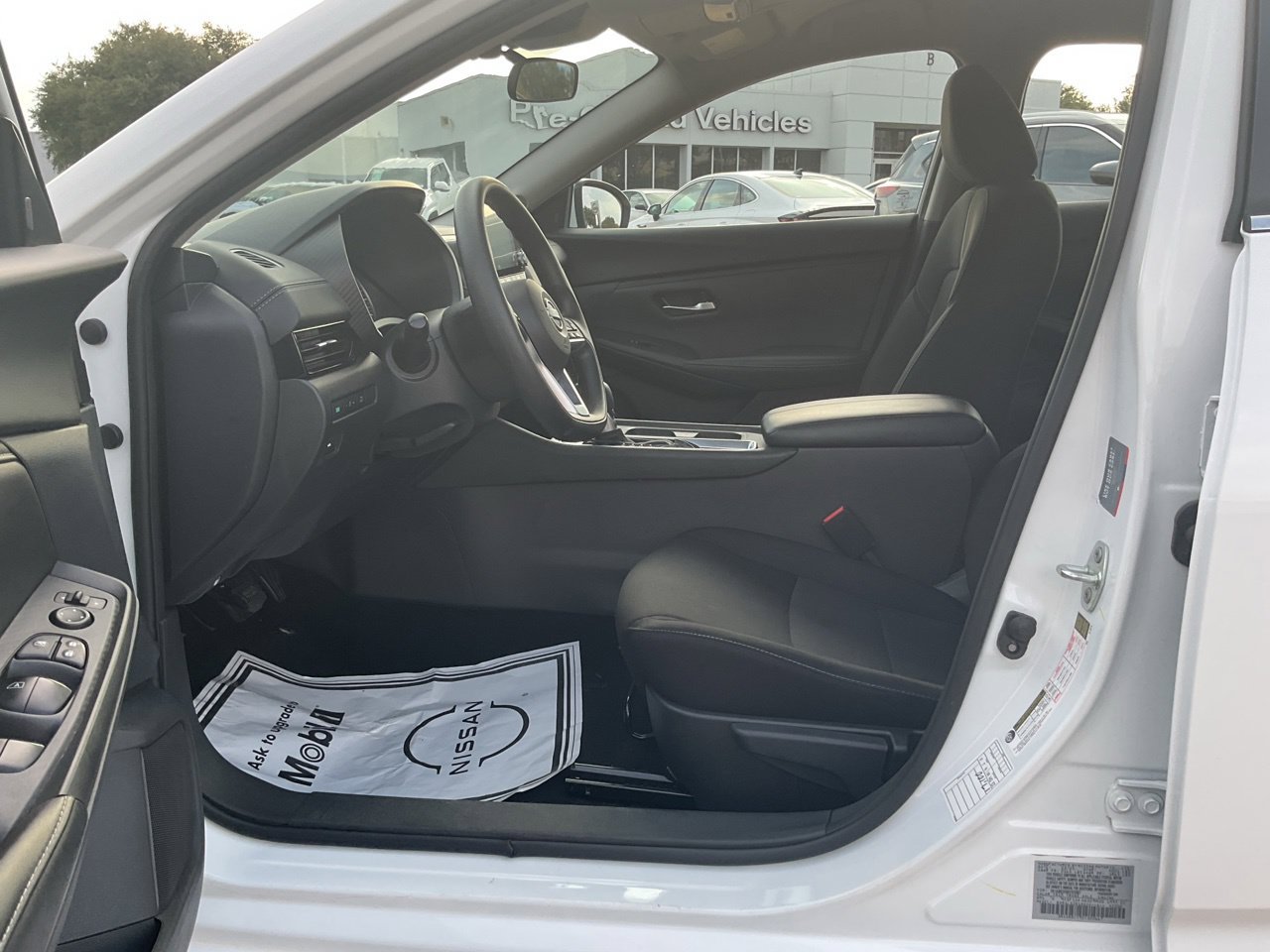 Used 2025 Nissan Sentra SV FWD image 8