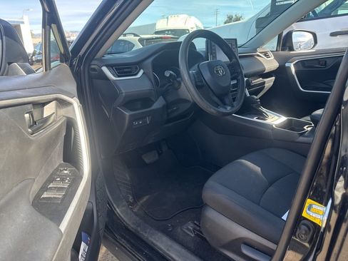 Used 2021 Toyota RAV4 LE image 6