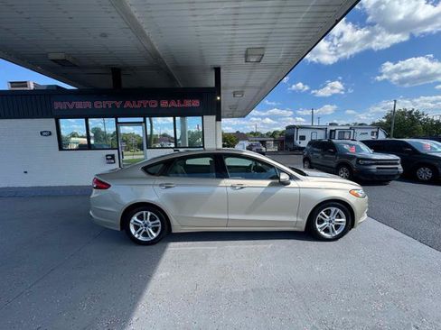 Used 2018 Ford Fusion SE FWD image 8
