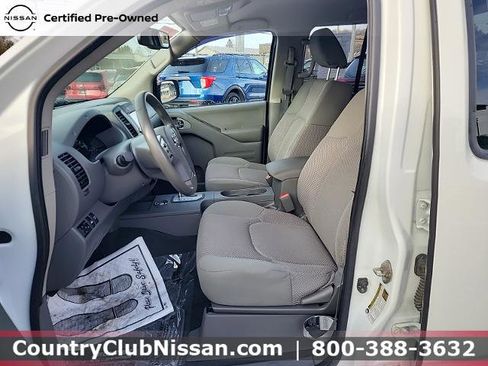 Certified 2020 Nissan Frontier SV w/ Midnight Edition Floor Mats image 11